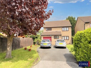 4 bedroom detached house for sale in Fircroft Close, Hucclecote, Gloucester, GL3