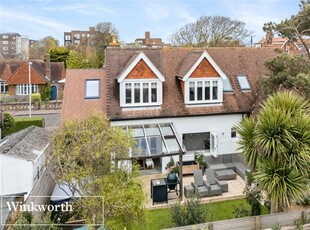 4 bedroom detached house for sale in Hythe Road, Worthing, West Sussex, BN11