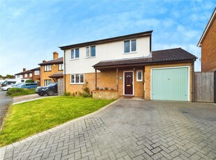 4 bedroom detached house for sale in Ledbury Drive, Calcot, Reading, Berkshire, RG31