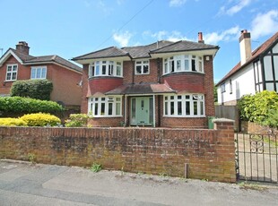 4 bedroom detached house for sale in Oak Road, Woolston, Southampton, SO19