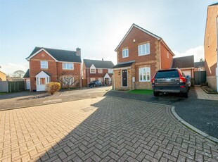 4 bedroom detached house for sale in Teasel Close, Weavering, Maidstone, ME14