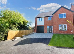 4 bedroom detached house for sale in Toton Lane, Stapleford, Nottingham, NG9