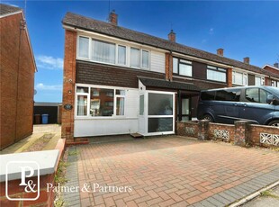 4 bedroom end of terrace house for sale in Hawthorn Drive, Ipswich, Suffolk, IP2