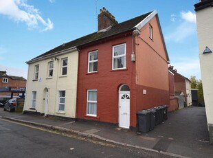 4 bedroom end of terrace house for sale in Well Street, St James, Exeter, EX4