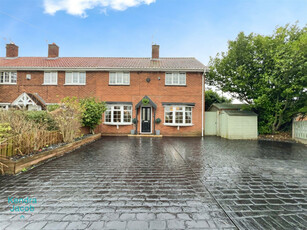 4 bedroom end of terrace house for sale in Wroot Road, Finningley, Doncaster, DN9