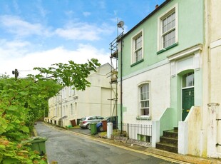 4 bedroom flat for sale in Haystone Place, Plymouth, PL1