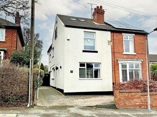 4 bedroom semi-detached house for sale in Bennett Road, Mapperley, Nottingham, NG3