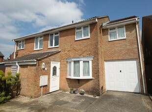 4 bedroom semi-detached house for sale in Calbourne, Netley Abbey, Southampton, SO31