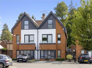 4 bedroom semi-detached house for sale in Chestnut Avenue, Guildford, Surrey, GU2