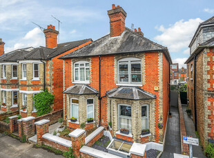 4 bedroom semi-detached house for sale in Foxenden Road, Guildford, GU1