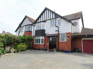 4 bedroom semi-detached house for sale in Knutsford Road, Grappenhall, Warrington, WA4