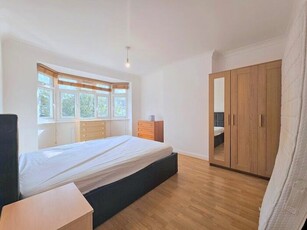 4 Bedroom Semi-Detached House To Rent