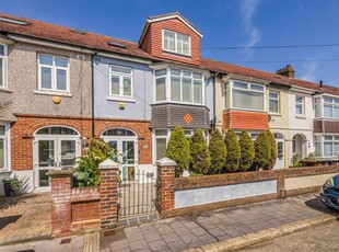 4 bedroom terraced house for sale in Elmwood Road, Portsmouth, PO2
