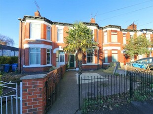 4 bedroom terraced house for sale in Park Avenue, Hull, HU5
