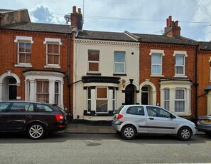 4 bedroom terraced house for sale in Perry Street, Abington, Northampton NN1 4HP, NN1