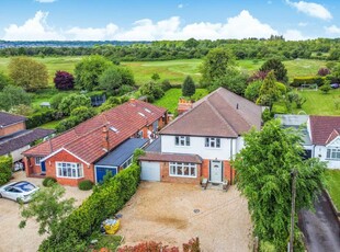 5 bedroom detached house for sale in Upper Woodcote Road, Caversham Heights, RG4