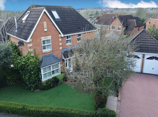 5 Bedroom Detached House For Sale In West Hunsbury, Northampton