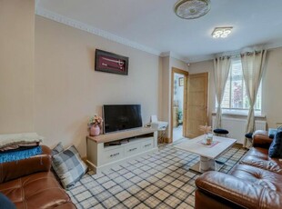 5 Bedroom End Of Terrace House For Sale