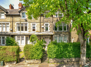 5 bedroom end of terrace house for sale in Dragon Parade, Harrogate , HG1