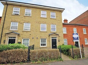 5 bedroom terraced house for sale in Greenkeepers Road, Great Denham, Bedford, Bedfordshire, MK40