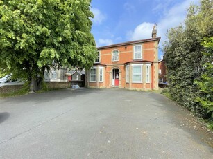 6 bedroom detached house for sale in Norwich Road, Ipswich, IP1