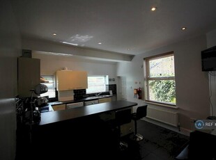 6 Bedroom End Of Terrace House To Rent
