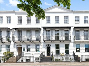 6 bedroom terraced house for sale in Crescent Terrace, Cheltenham, Gloucestershire, GL50