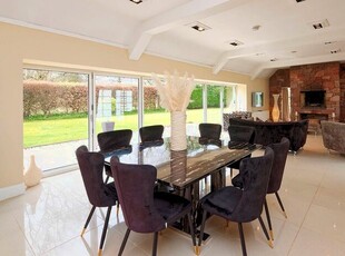 6 Bedroom Detached House For Sale