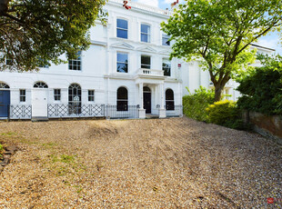 6 bedroom villa for sale in Kent Road, Southsea, Hampshire, PO5