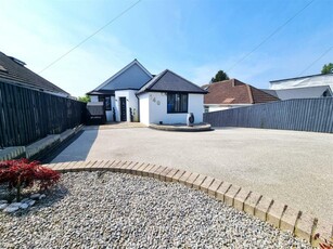 7 bedroom detached bungalow for sale in Evering Avenue, Parkstone, Poole, BH12