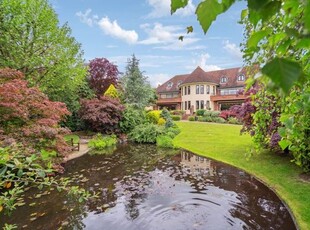 Flat for sale in Waterglades, Knotty Green, Beaconsfield HP9