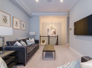 Flat in Palace Wharf, Hammersmith, W6