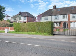Property for sale in Main Road, Ravenshead, Nottingham NG15