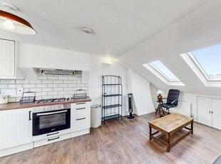2 bed flat to rent in Waldo Road,
NW10, London