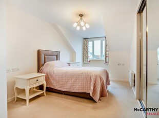 2 Bedroom Retirement Apartment – Purpose Built For Sale in Lymington, Hampshire