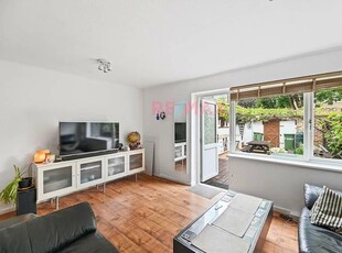 2 bedroom semi-detached house for sale London, E16 4PW