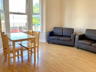 2 bedroom terraced house to rent London, E17 4QR
