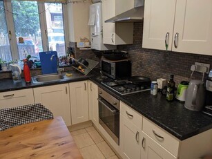 3 bedroom apartment to rent Islington, N1 7ES