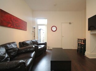 3 bedroom ground floor flat to rent Newcastle Upon Tyne, NE6 5DX