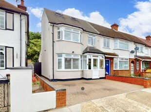 3 bedroom semi-detached house for sale Hayes, UB4 0PF
