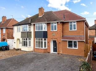 4 bedroom semi-detached house to rent Sutton Coldfield, B73 5EW