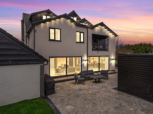 Detached House for sale with 6 bedrooms, Ledsham Lane, Ellesmere Port | Fine & Country