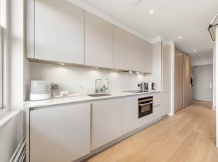 Flat in Abbeville Road, Abbeville Village, SW4