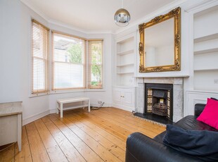 Flat in Sugden Road, Clapham Common North Side, SW11
