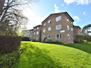 Flat to rent - Westmoreland Road, Bromley, BR2