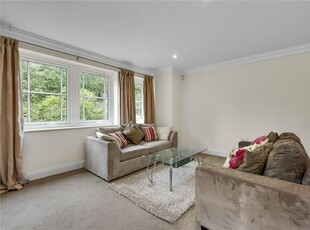 Portsmouth Road, Lakewood, Esher, 2 Bedroom Apartment