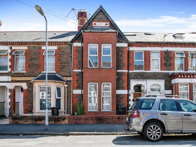 5 bedroom terraced house for sale in Alfred Street, Cardiff, CF24