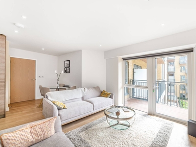 Flat in Beaufort Square, Colindale, NW9