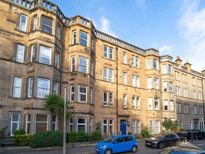 2 bed first floor flat for sale in Trinity
