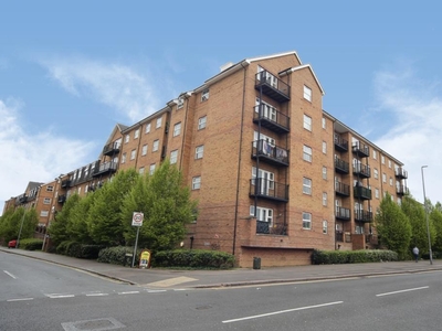 2 bedroom apartment for sale in Holly Street, Luton, LU1